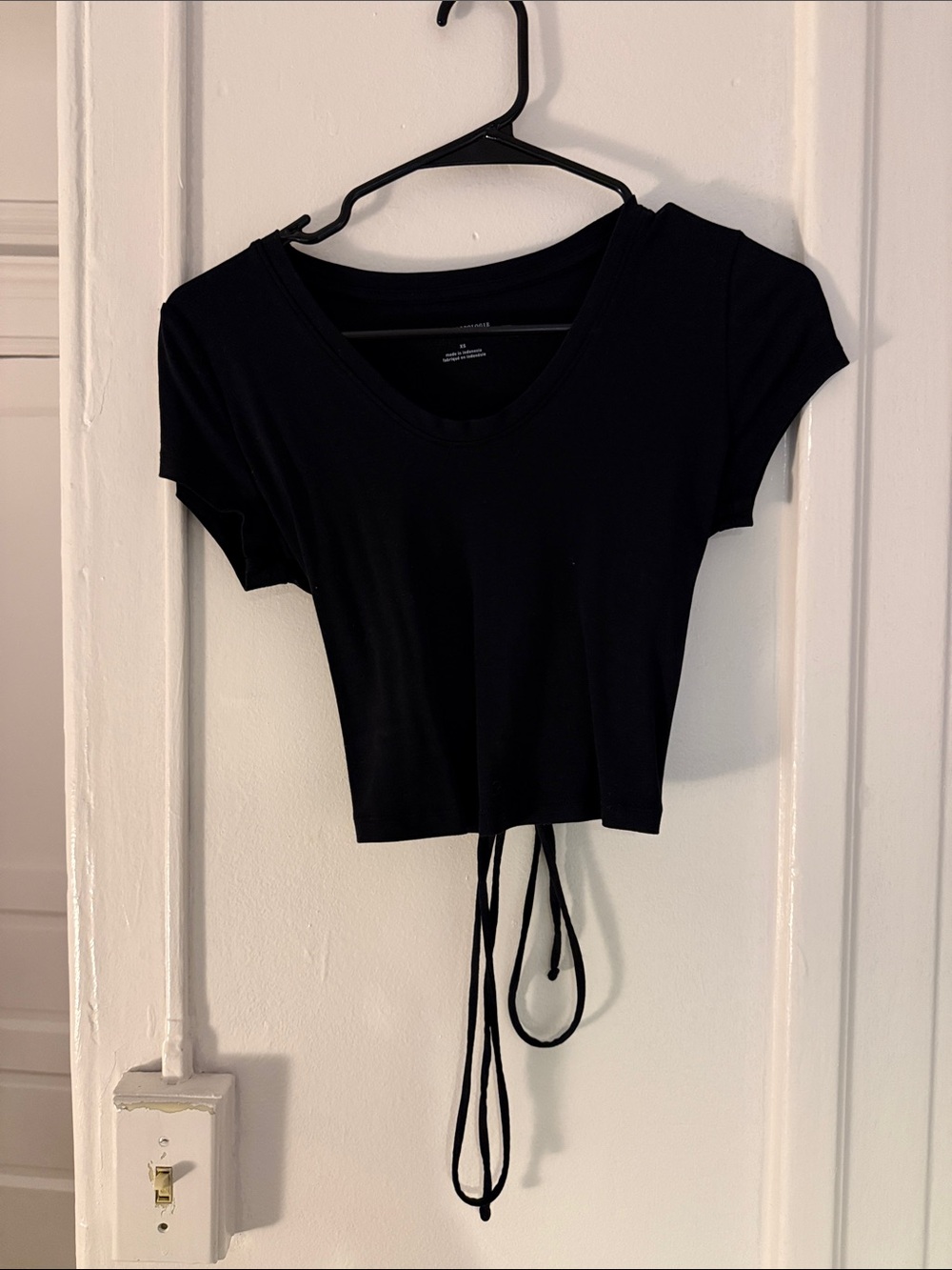Black V‑Neck Cropped Tie‑Back Top
